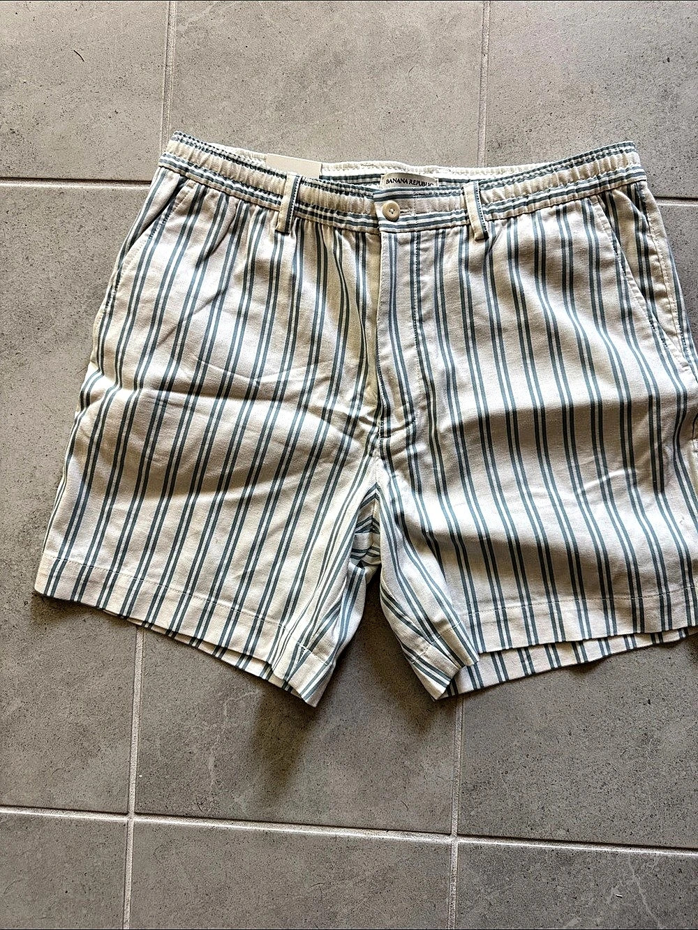Banana Republic Men's Striped Shorts Cream & Blue Large NWT